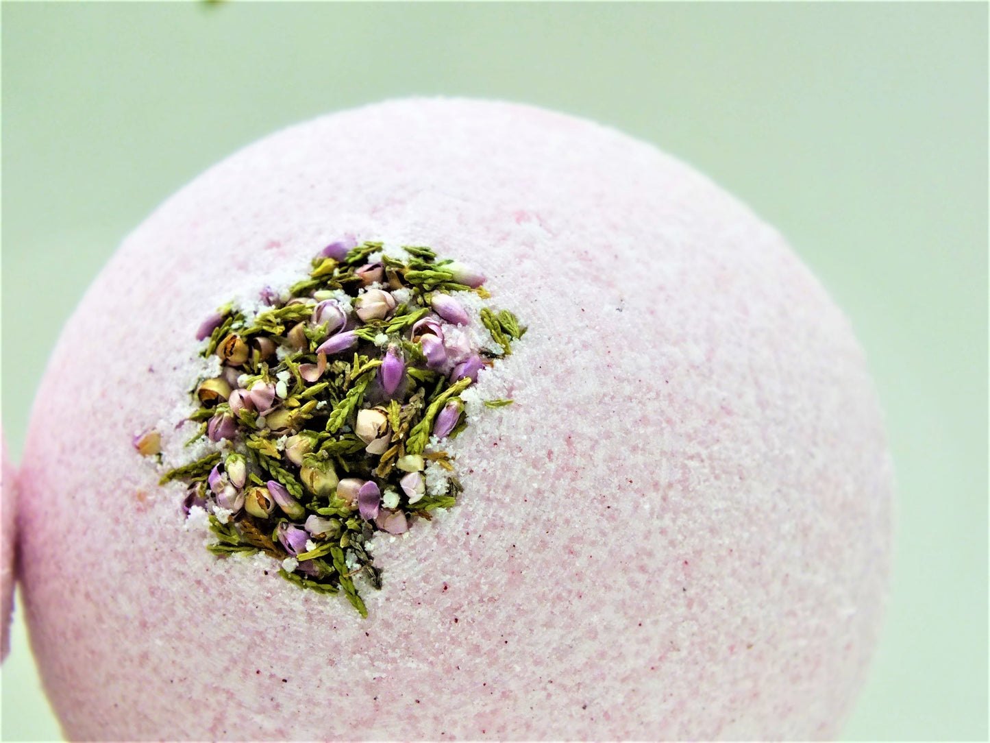 Beetroot & Heather flowers bath bomb