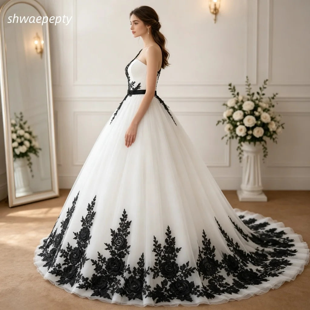 Gothic Style Black And White Wedding Dress Floral Lace Applique Ball Gown Long Tulle One Shoulder Vintage Bridal Gown Customized