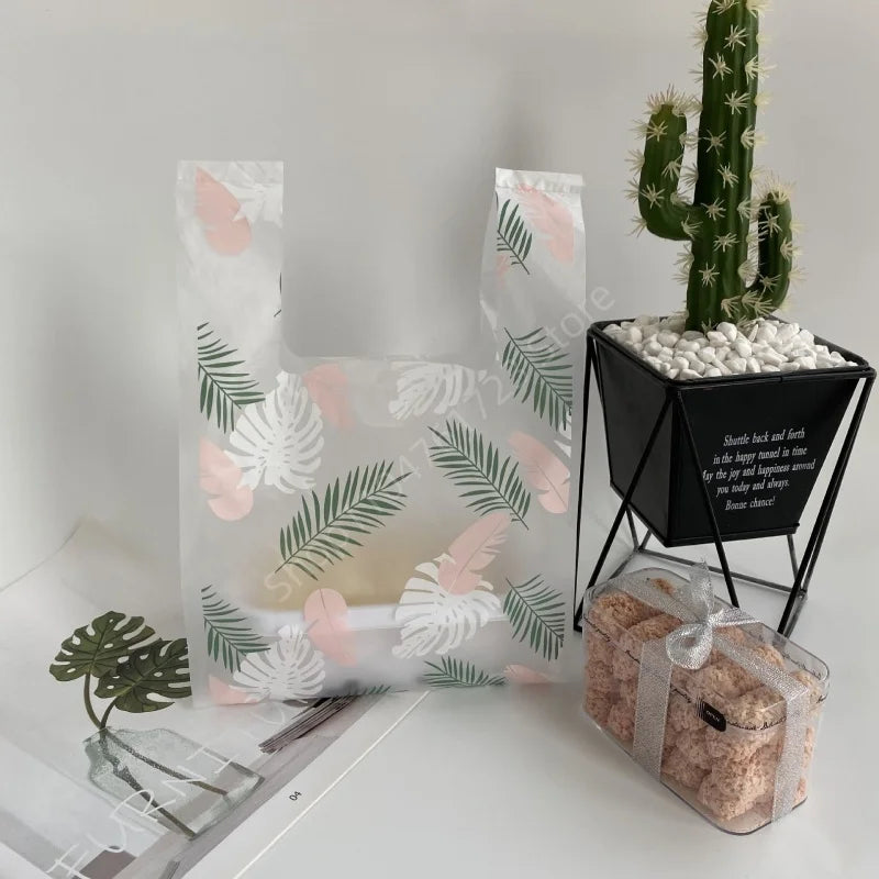 50Pcs Thickened Hand-held Plastic Bags Fashion Feather Pattern Vest Bag Supermarket Store Shopping Bag Wedding Party Candy Bags