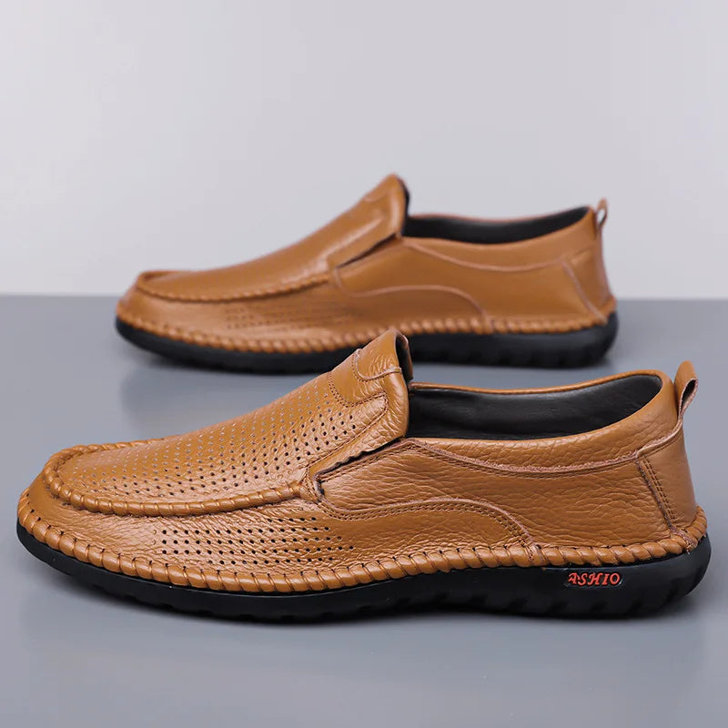 2025 Summer New Hallow Breathable Loafers for Men Fashion Casual Solid Color Driving Shoes Male Retro Light Leather Shoes Man