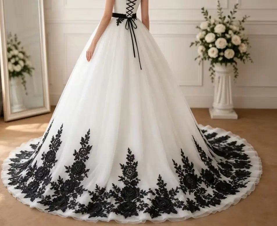 Gothic Style Black And White Wedding Dress Floral Lace Applique Ball Gown Long Tulle One Shoulder Vintage Bridal Gown Customized