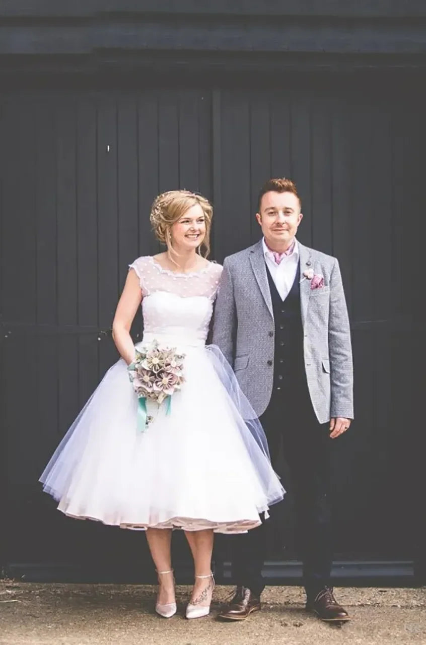 Vintage Polka Dot Tulle Bridal Gown Tea Length Short Beach Wedding Dress with Cap Sleeves And Ruched Backless Design