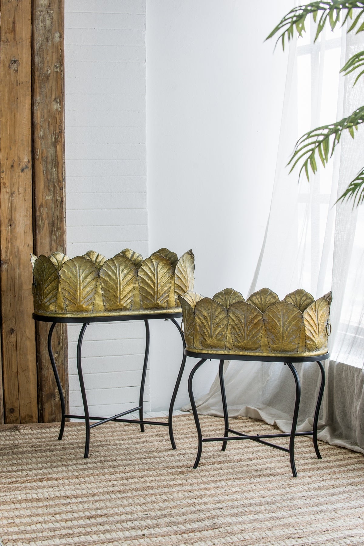 Set of 2 Metal Planters with Iron Leg Stands in Graduated Sizes