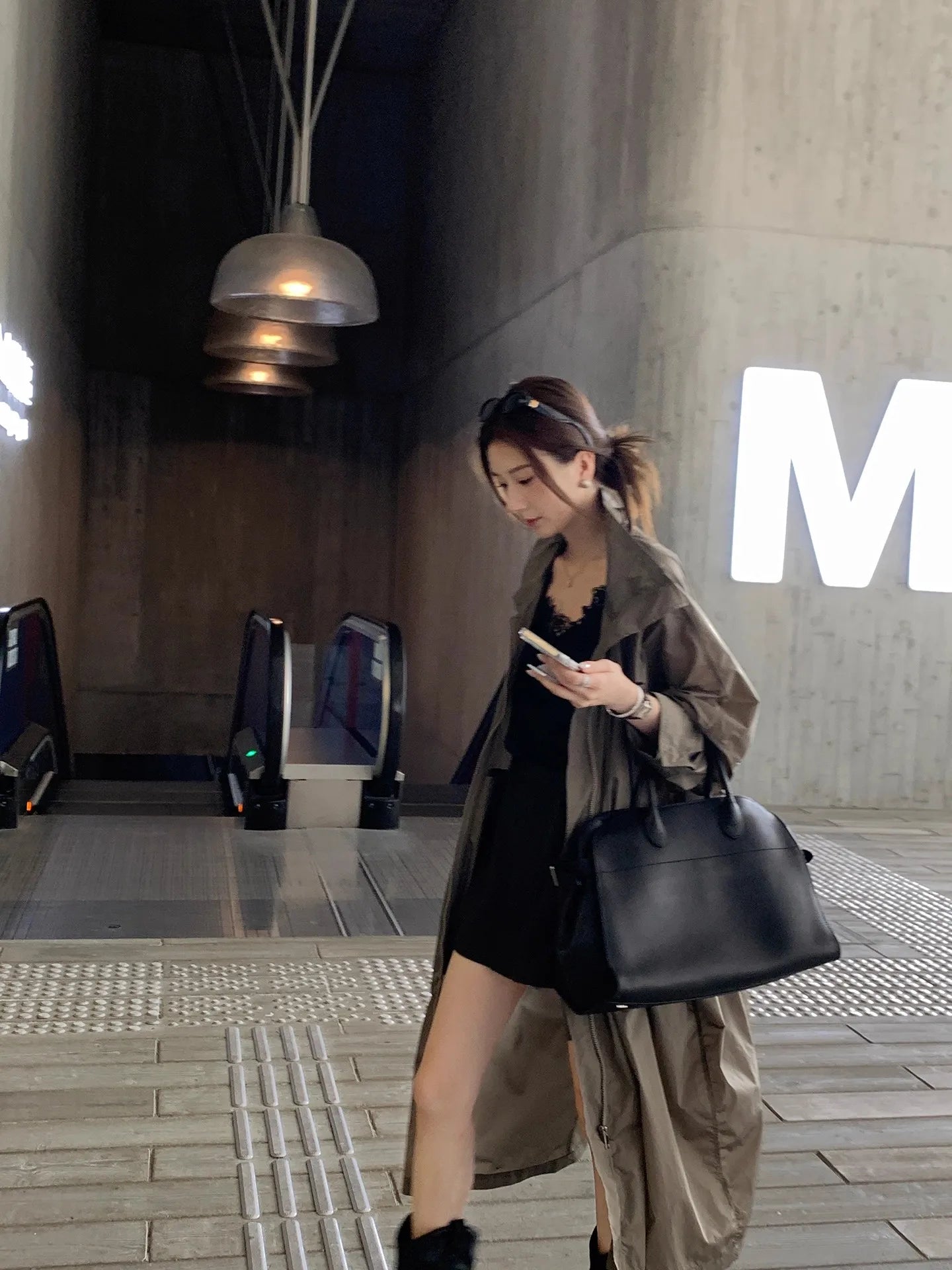 Lautaro Spring Autumn Long Waterproof Windproof Oversized Coat Women Stand Collar Zip Up Loose Casual Luxury Designer Clothes