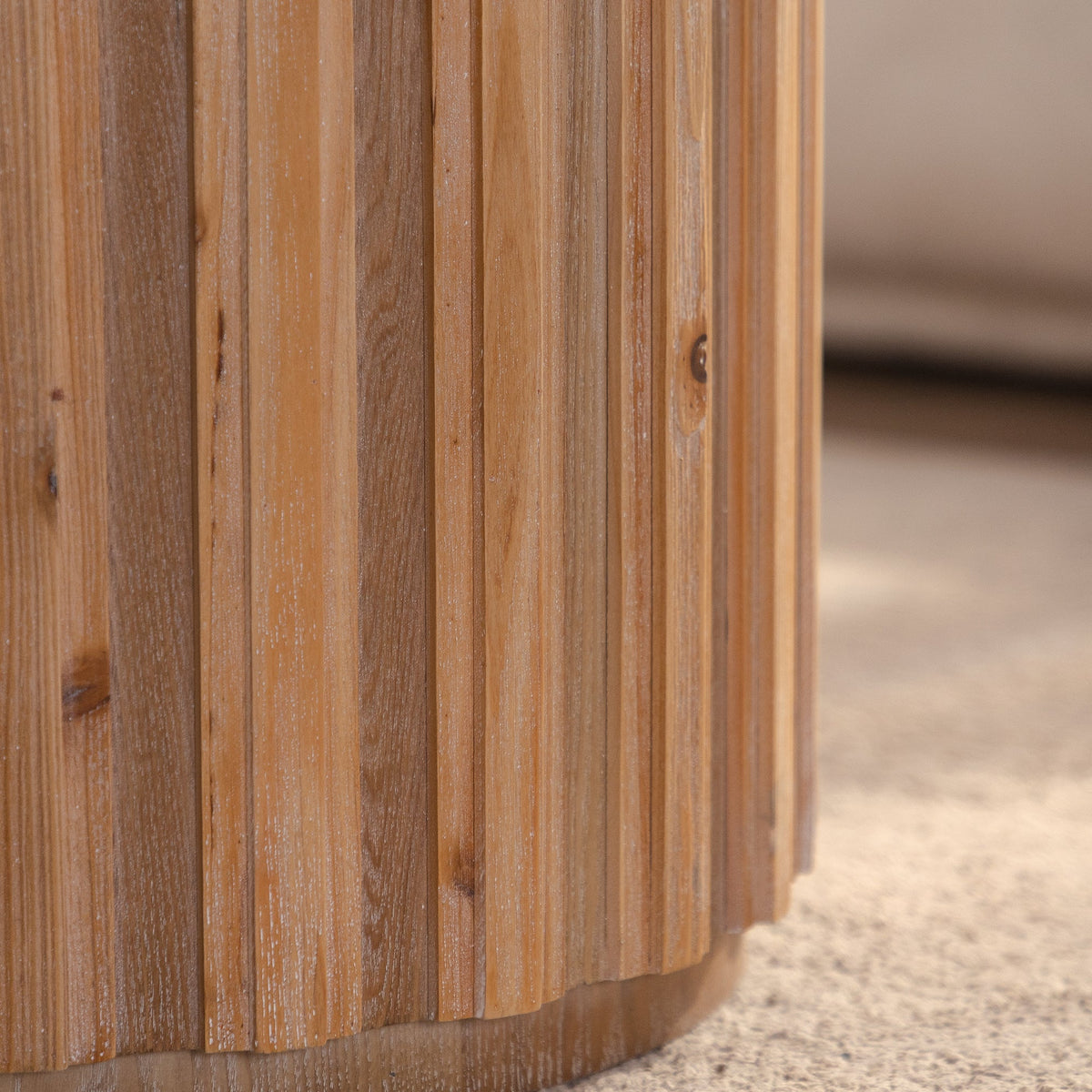 Round Nesting Coffee Tables Set of 2 with Vertical Slatted Wood-Look