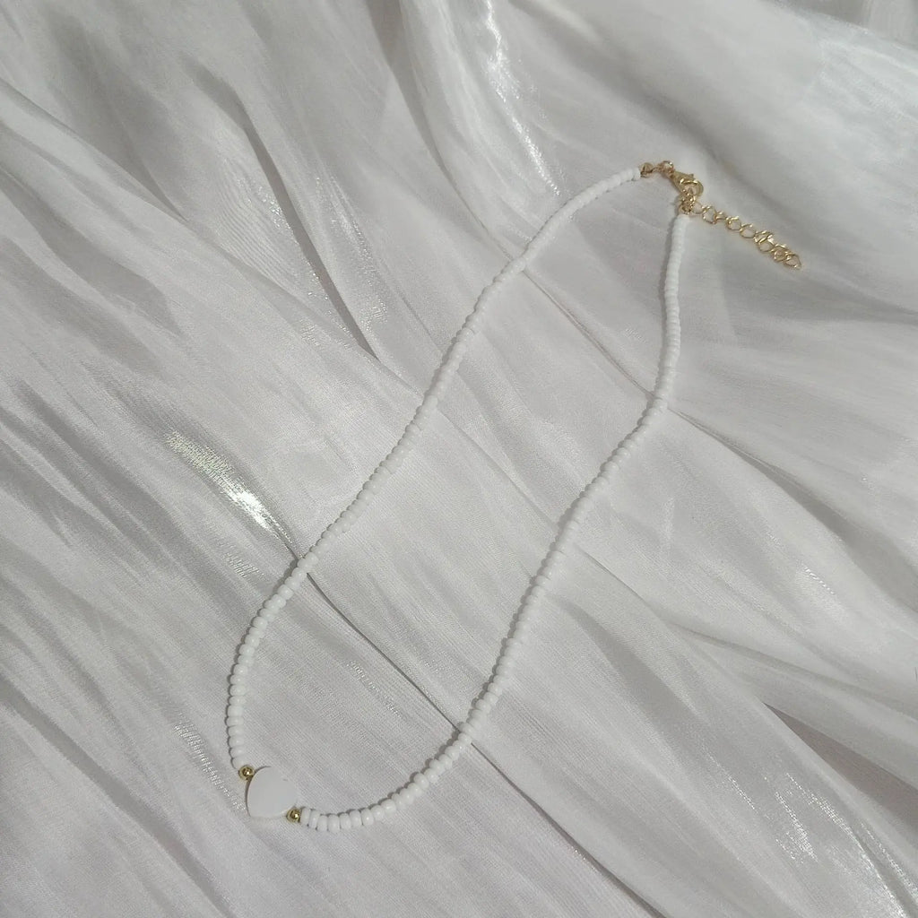 Fashion Accessories Personalized Natural Shell Pendant Simple and Versatile Handmade Moon Bead Necklace for Women