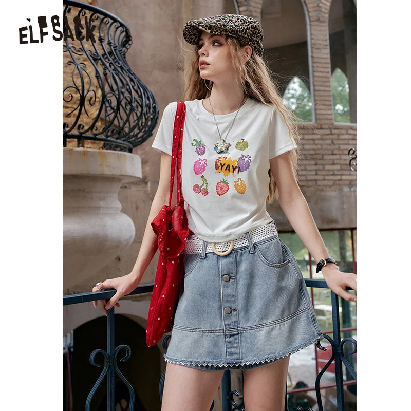 ELFSACK 2025 Summer New Arrivals White Fruit Print Pleated Short Sleeve Chic T-Shirt For Women