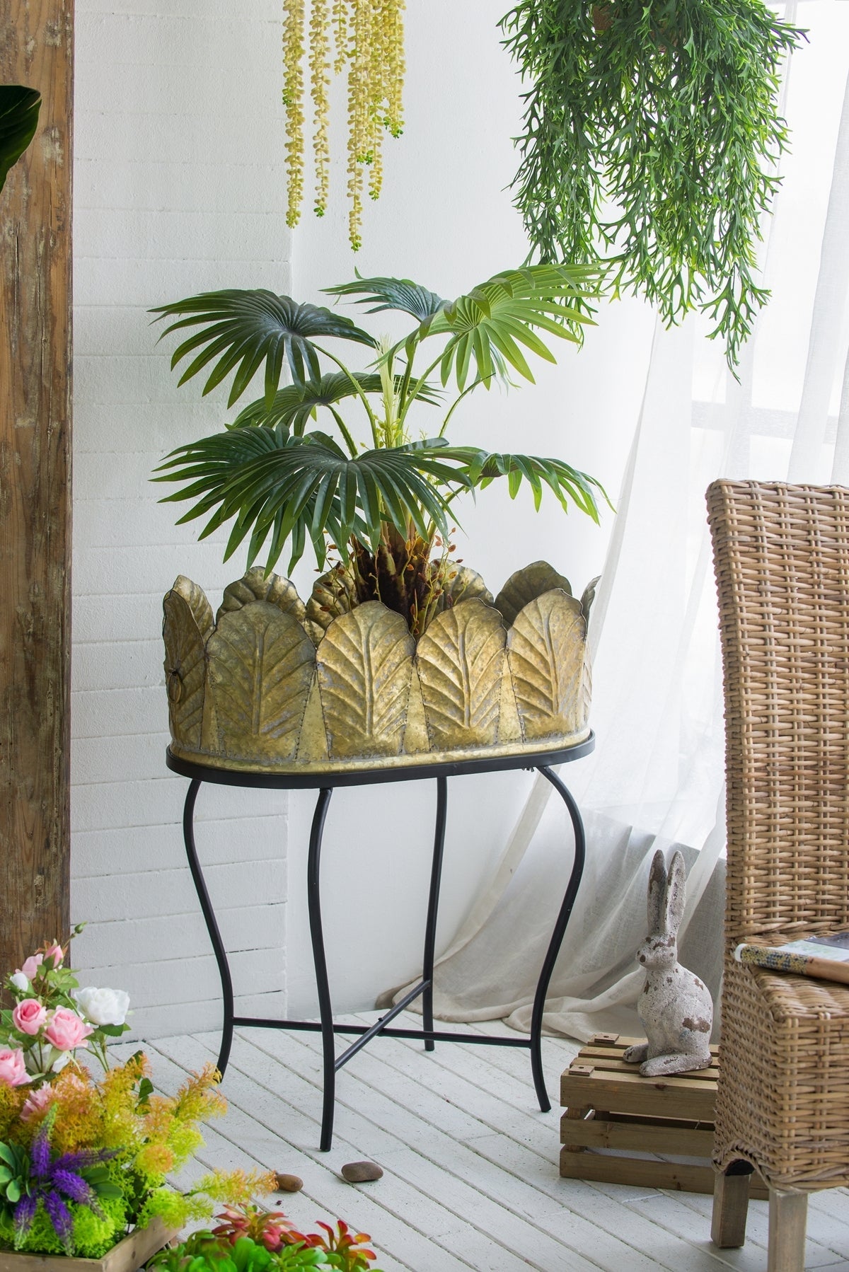 Set of 2 Metal Planters with Iron Leg Stands in Graduated Sizes