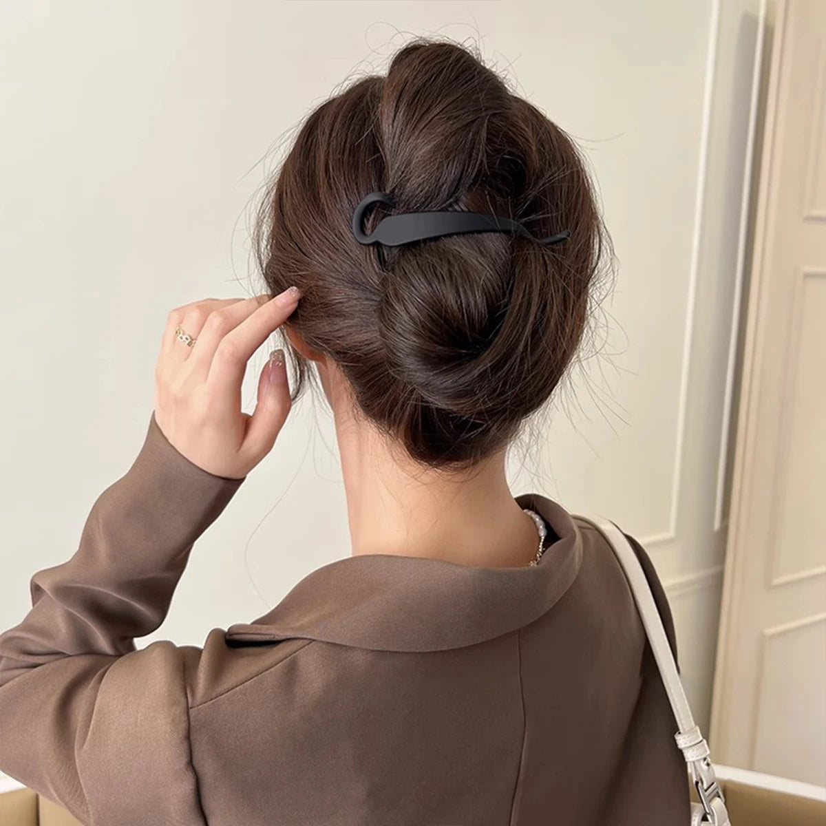 1pcs Simple Fashion Banana Clip Vertical Clip Ponytail Hair Clip Elegant Temperament Hair Accessories for Women to Wear
