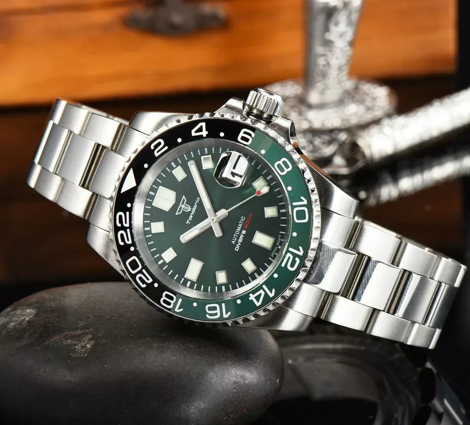 Custom 40mm Green Diver Men Watch 200m Waterproof Sapphire Crystal Glass Green Lume Dial C3 Lume Hands NH35A Automatic Watches