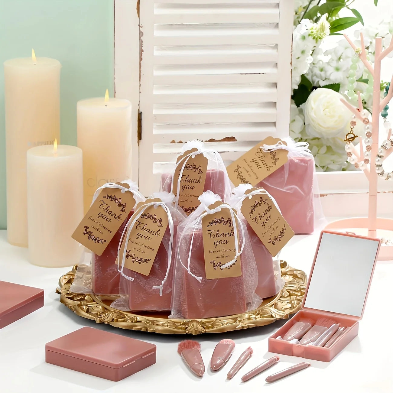 A 15-piece wedding travel makeup brush set, including makeup brushes in a makeup box, thank-you cards, transparent hard gauze ba