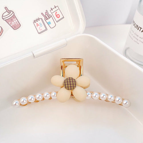 Single Flower with Pearls Hair Clasp