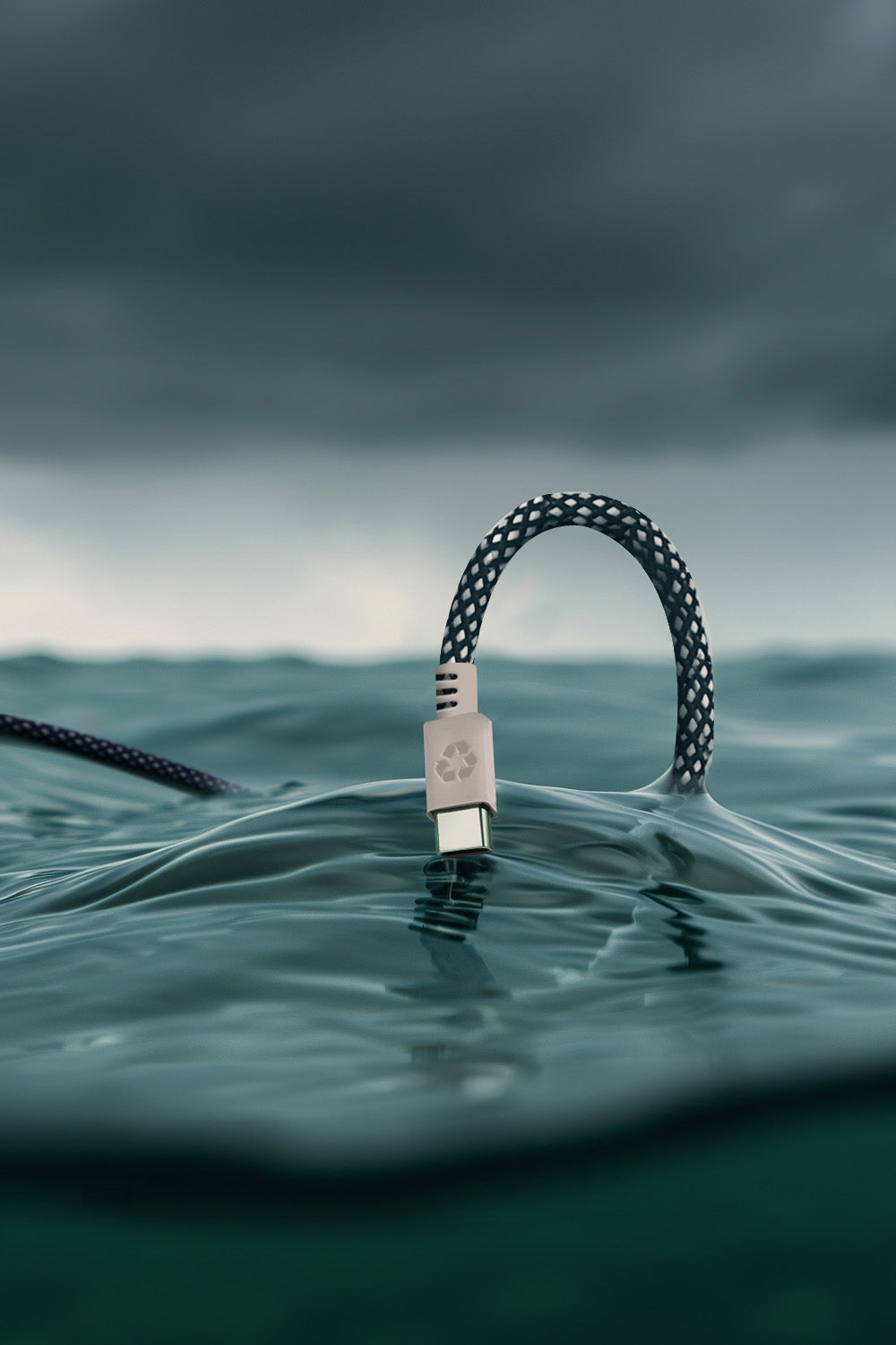USB Sea Blue · Type C · 100W · 2 meter · Made of recycled fishing nets