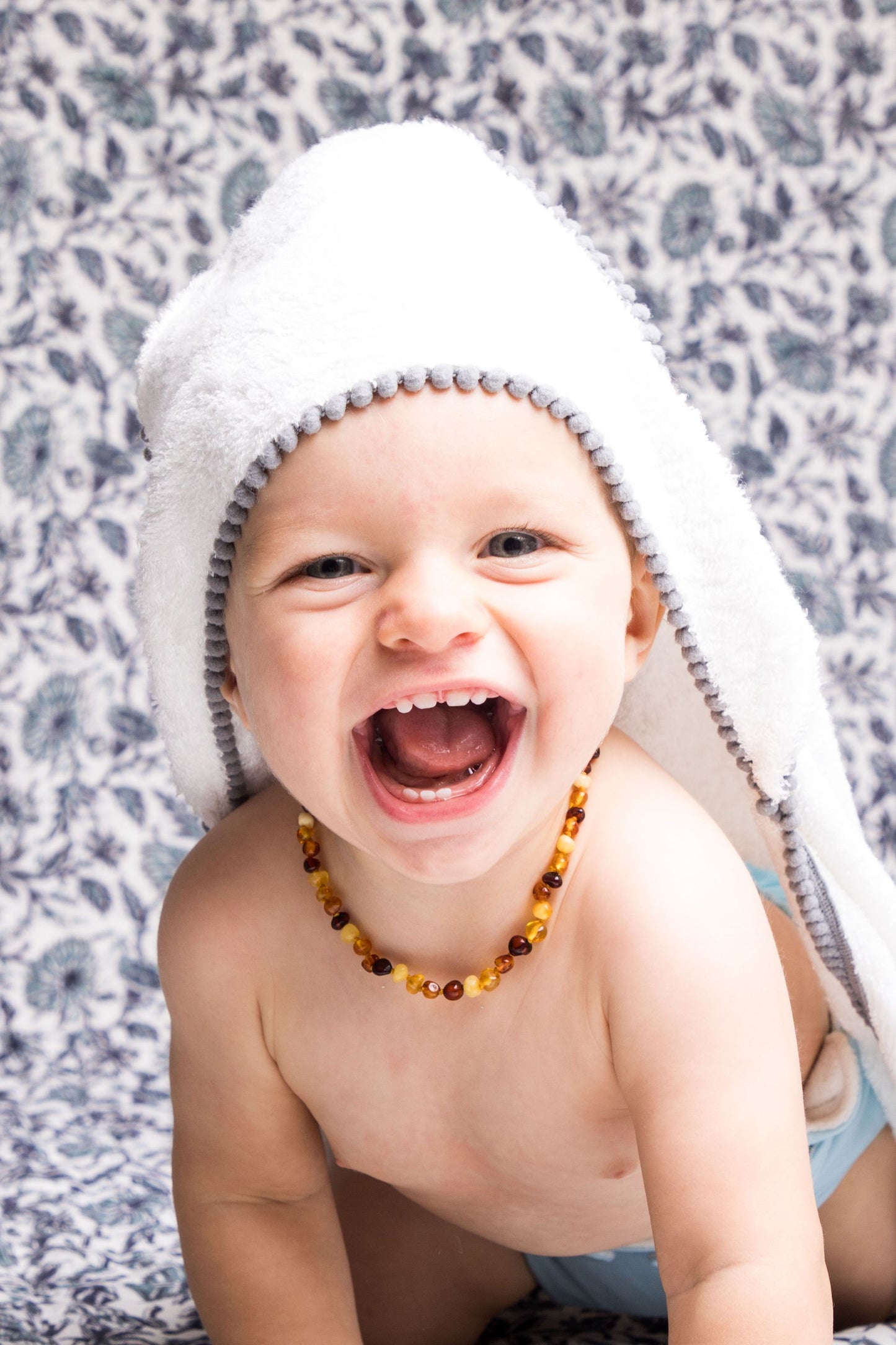 BAMBOO COTTON POM POM HOODED TOWEL