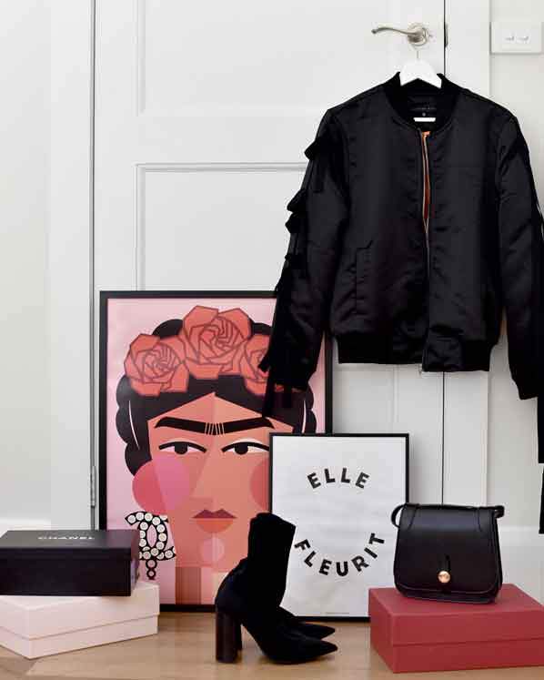 Frida wears Chanel