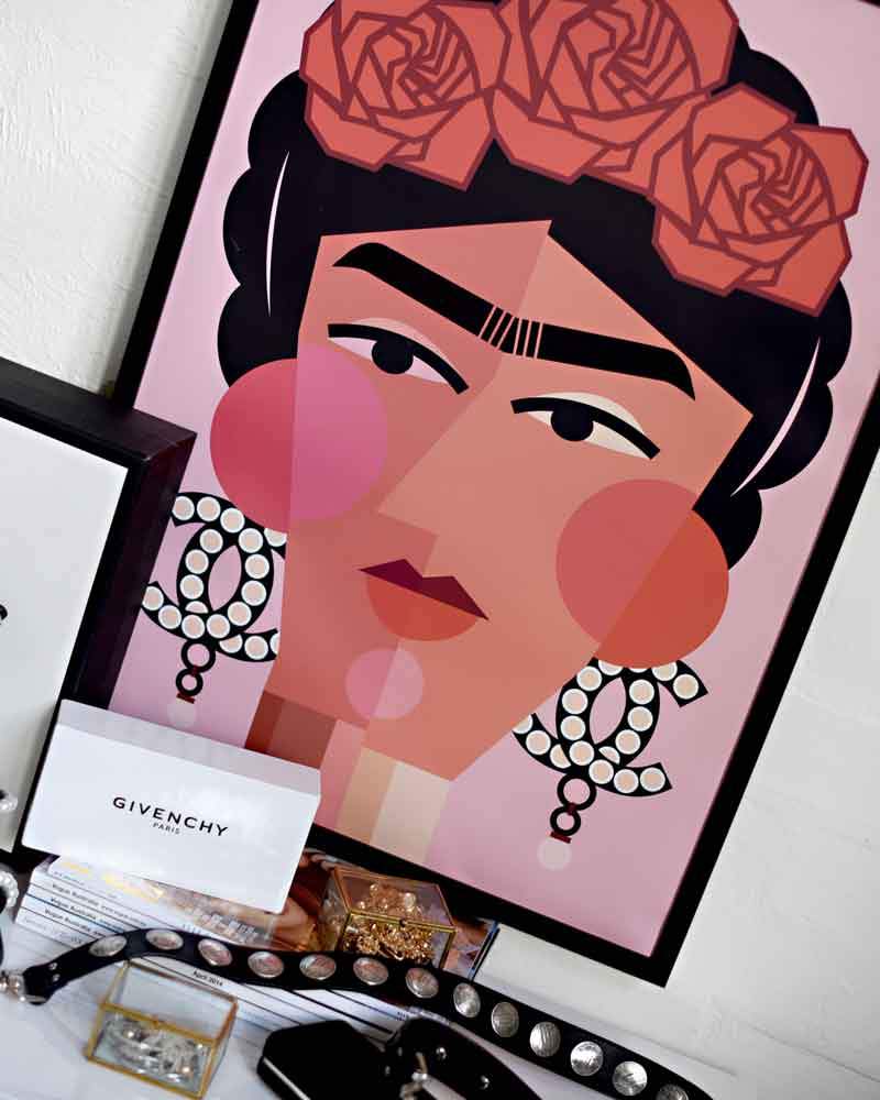 Frida wears Chanel