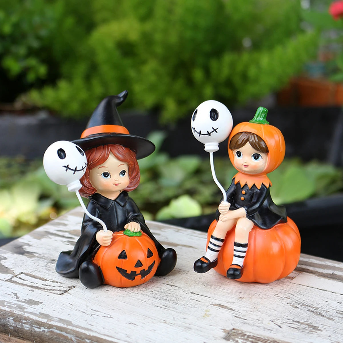 2Pcs Cute Resin Sitting Pumpkin Witch Holding Skeleton Balloon, Halloween Home Desktop Bookcase Halloween Decorations, Outdoor Courtyard Lawn Flower Pot Holiday Atmosphere Decoration