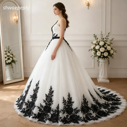 Gothic Style Black And White Wedding Dress Floral Lace Applique Ball Gown Long Tulle One Shoulder Vintage Bridal Gown Customized