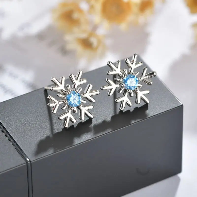 Exquisite Zircon Christmas Snowflake Stud Earrings for Women Shiny Rhinestone Crystal Flowers Earring Christmas New Year Gifts