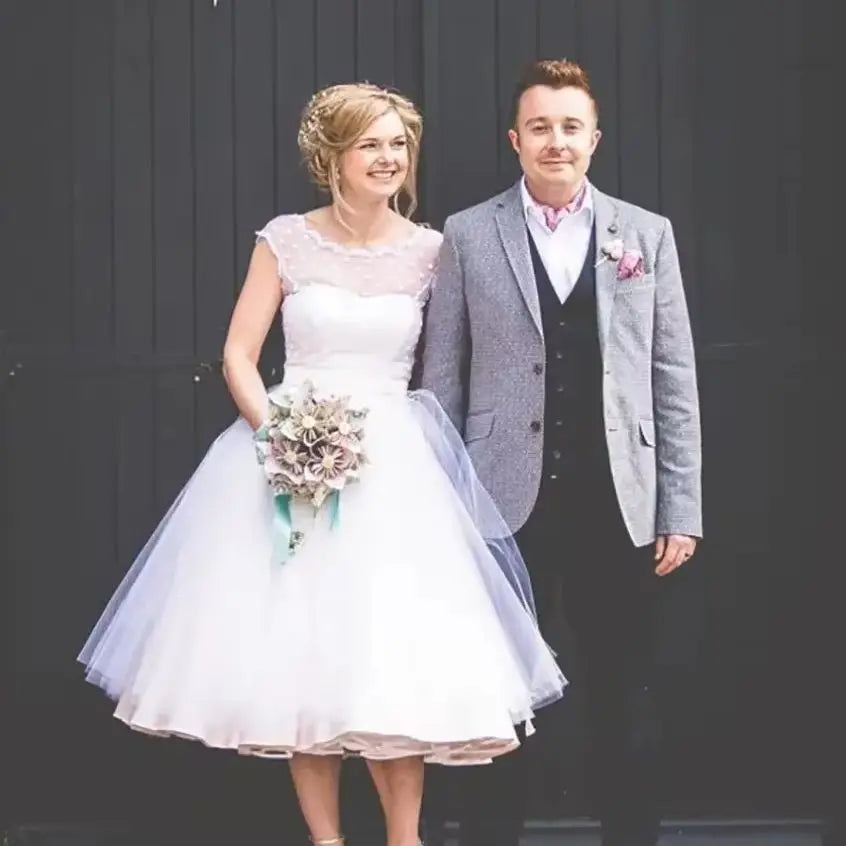 Vintage Polka Dot Tulle Bridal Gown Tea Length Short Beach Wedding Dress with Cap Sleeves And Ruched Backless Design