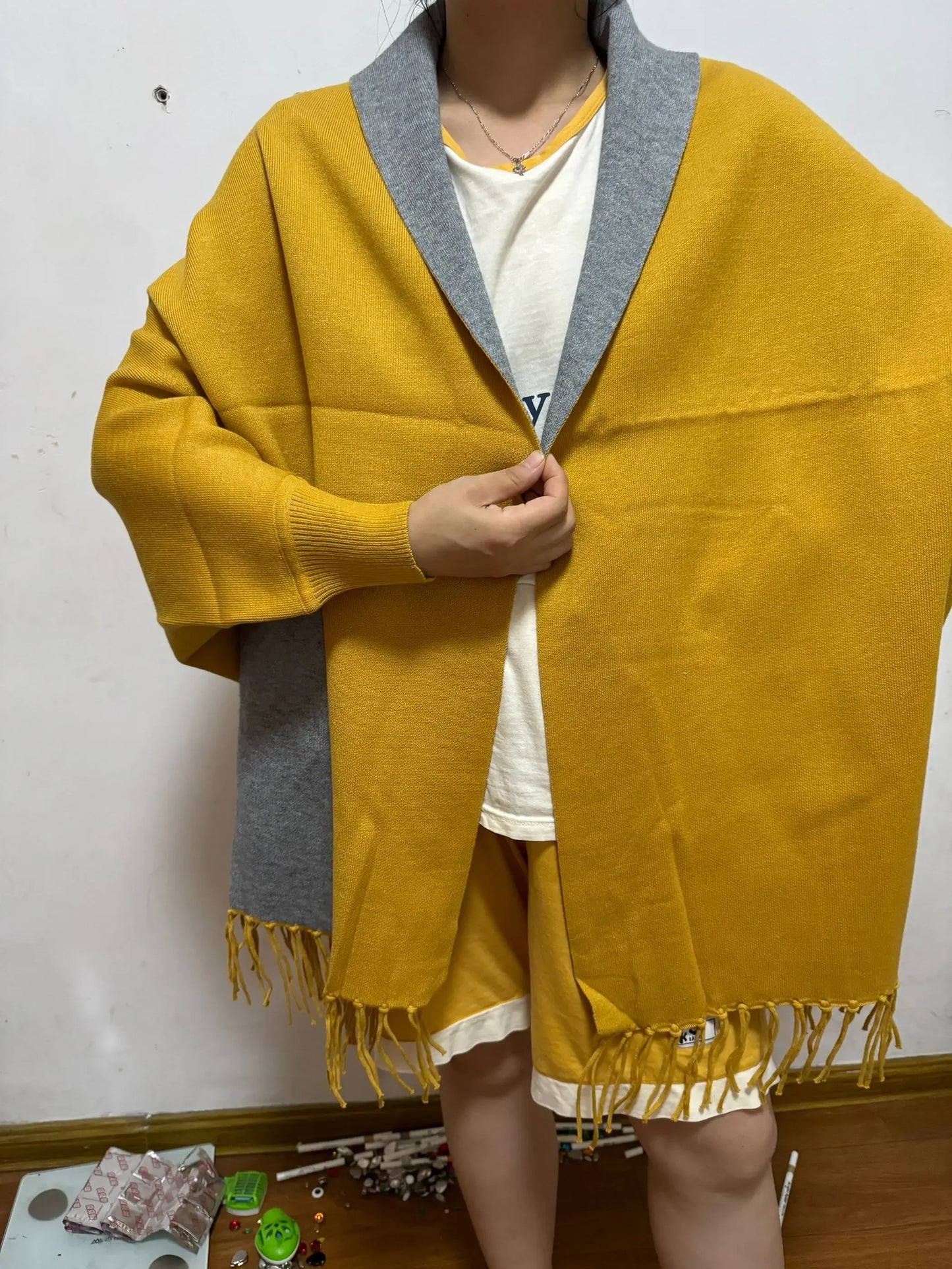 New Colors Black Women Outstreet Loose Knitwear Capes Solid Autumn Winter Knitted Batwing Sleeves Long Poncho Female Tassel Coat