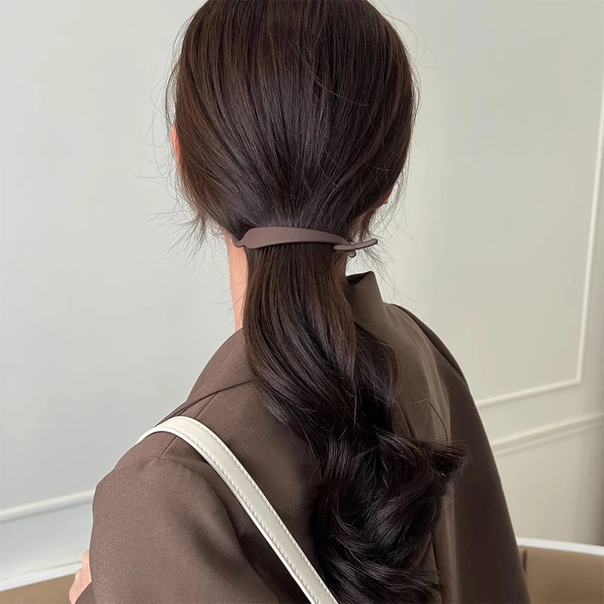 1pcs Simple Fashion Banana Clip Vertical Clip Ponytail Hair Clip Elegant Temperament Hair Accessories for Women to Wear