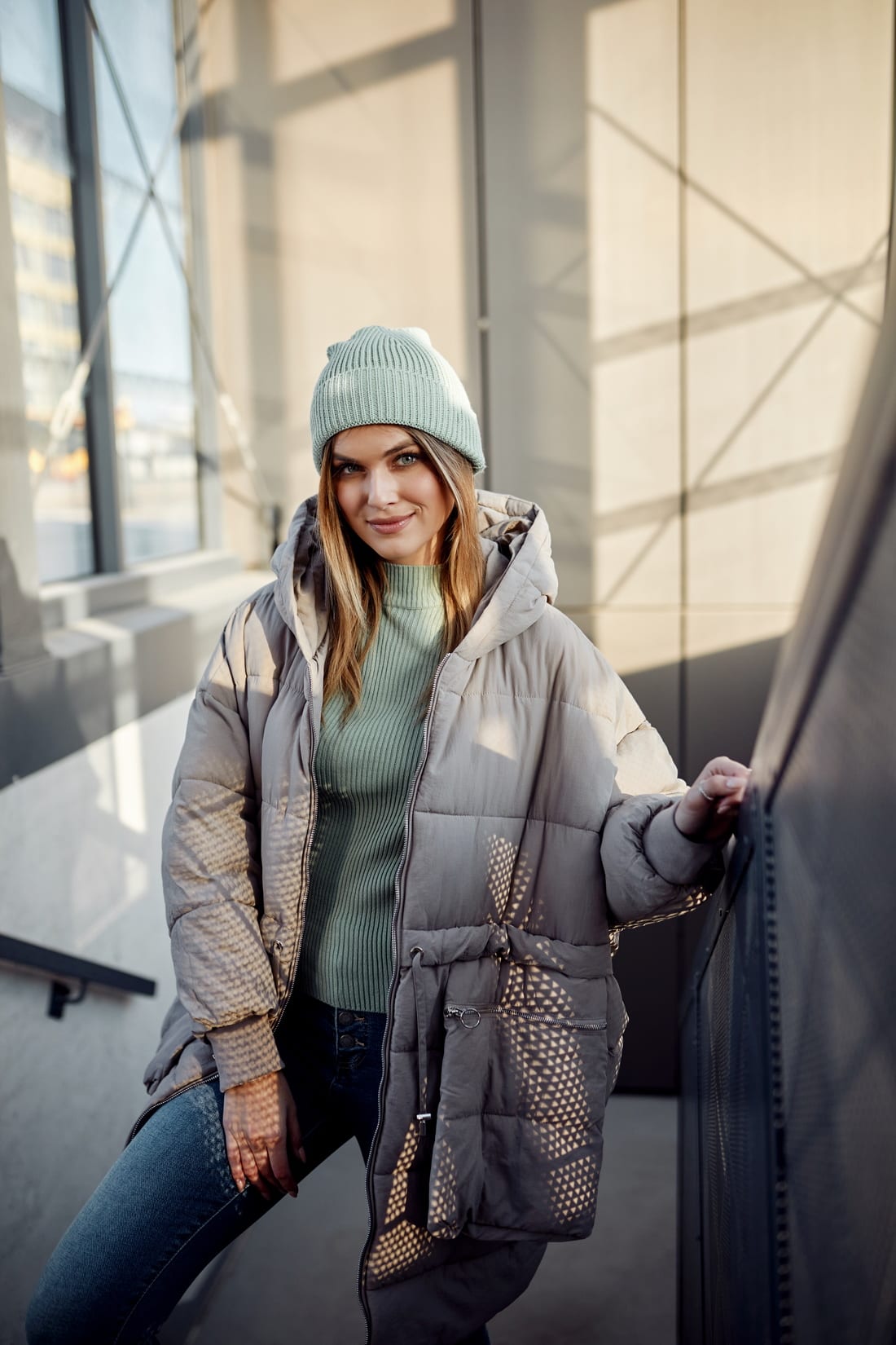 Women's cap with a turn-up, olive C74