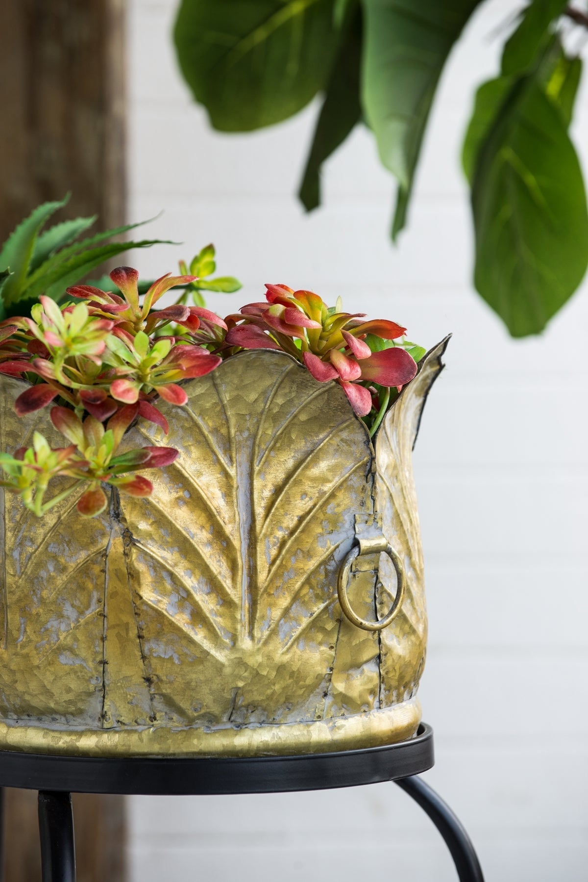 Set of 2 Metal Planters with Iron Leg Stands in Graduated Sizes