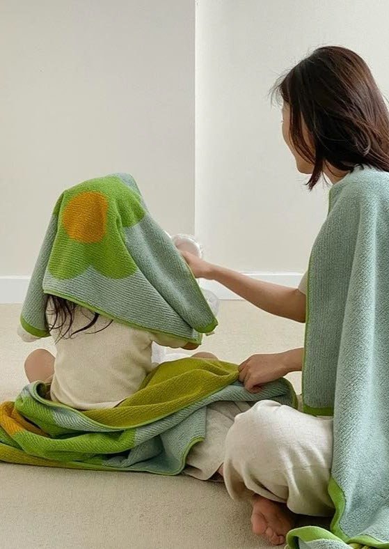 Cute Whimsical Sunflower Bath Towel - Ultra Soft & Absorbent Staple