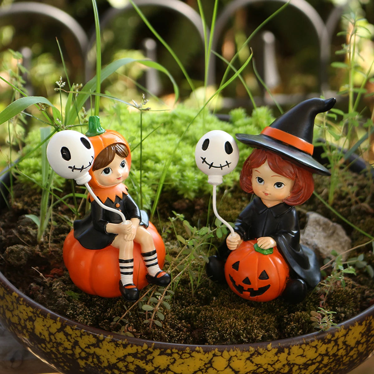 2Pcs Cute Resin Sitting Pumpkin Witch Holding Skeleton Balloon, Halloween Home Desktop Bookcase Halloween Decorations, Outdoor Courtyard Lawn Flower Pot Holiday Atmosphere Decoration
