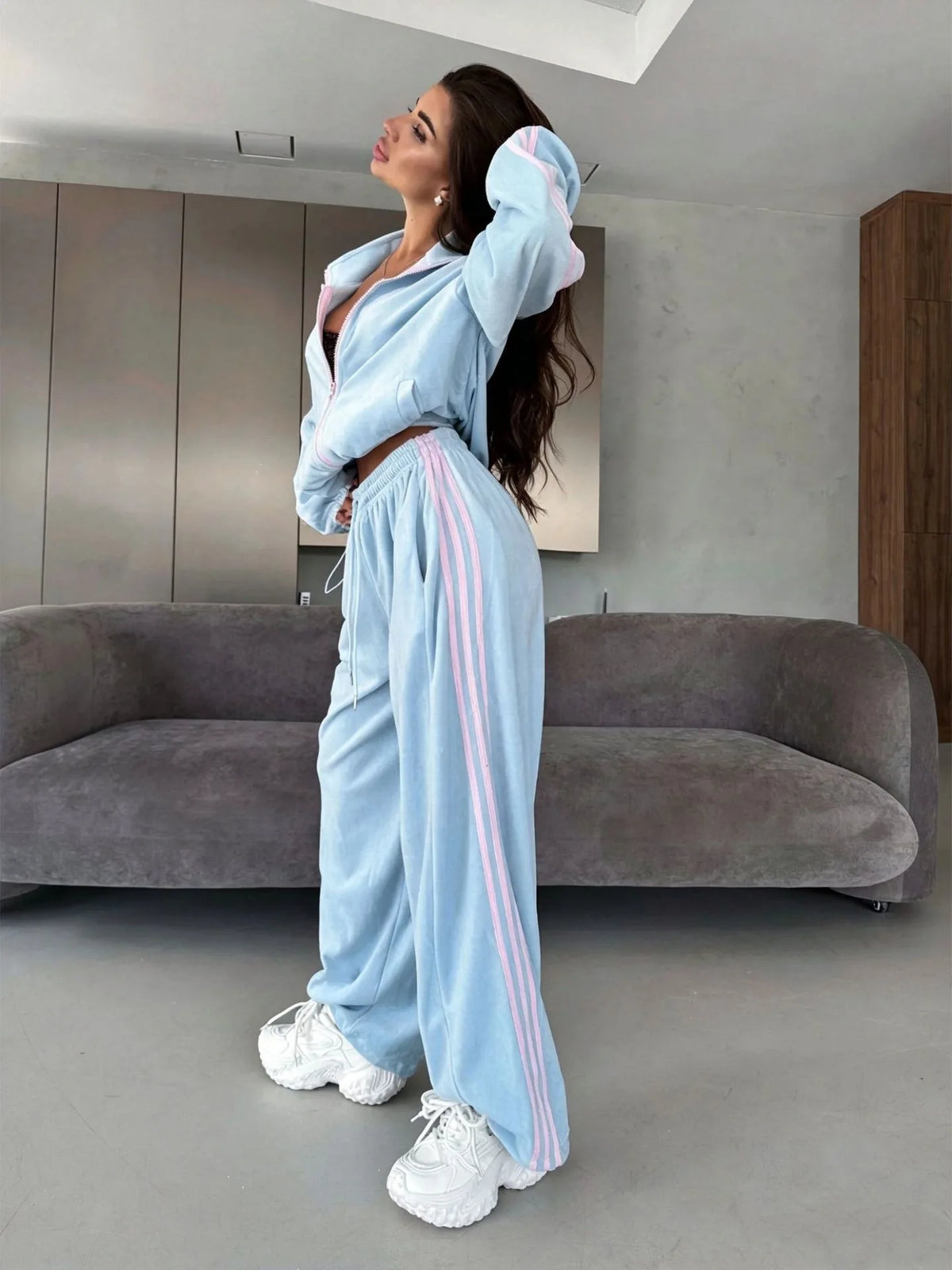 2026 New Velvet Contrasting Three-bar Sports Suit Women's Stand-up Collar Zipper Jacket High-waisted Drawstring Wide-leg Sweatpa