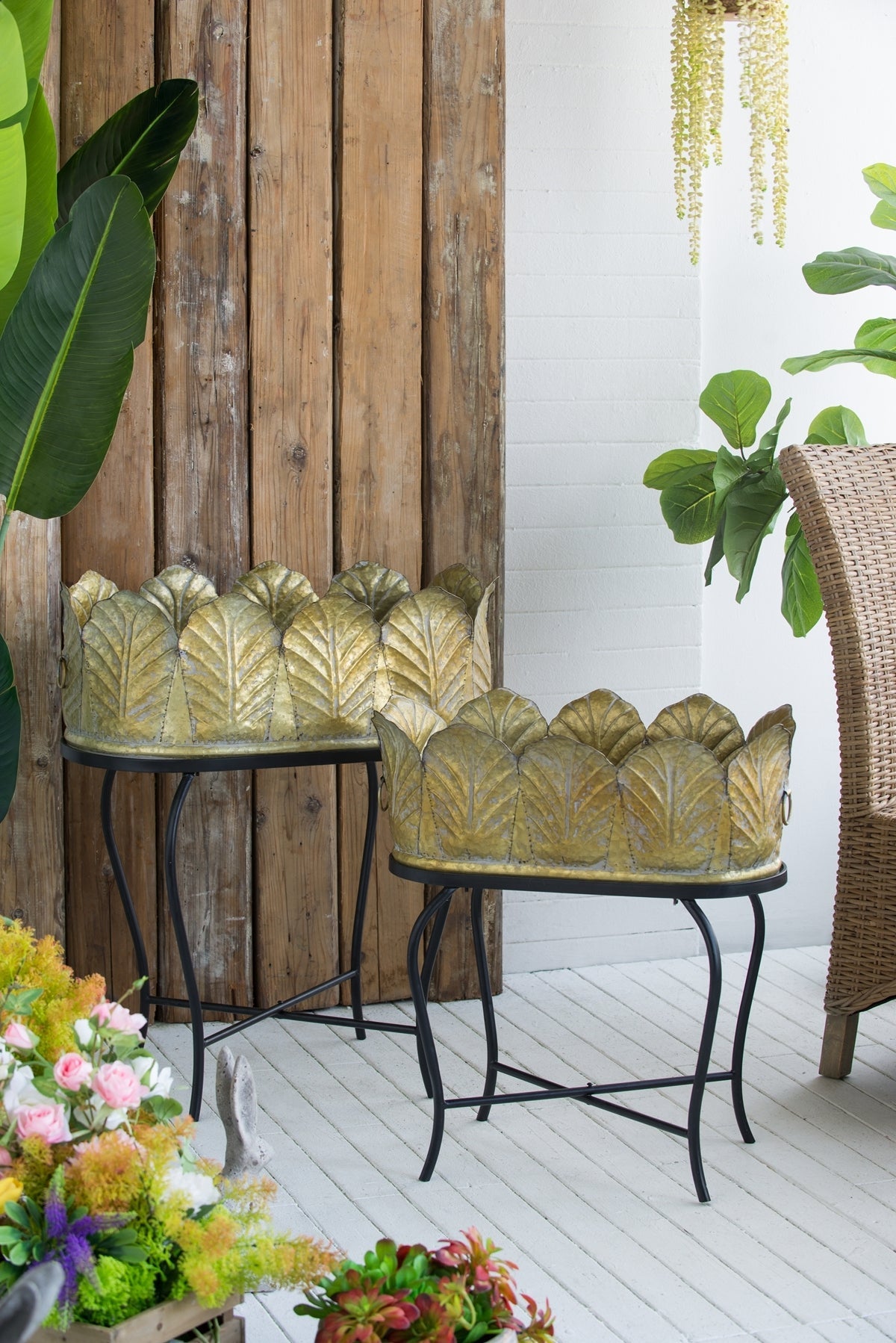 Set of 2 Metal Planters with Iron Leg Stands in Graduated Sizes