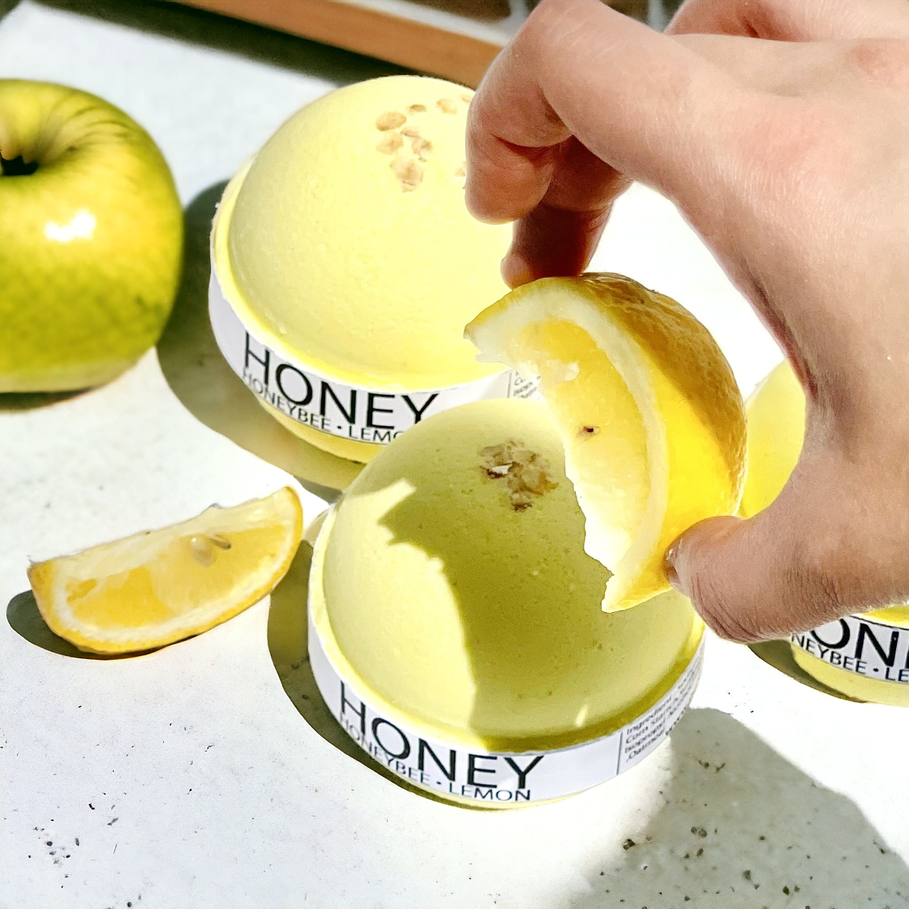 Honeybee Lemon Large Bath Bomb - 8oz