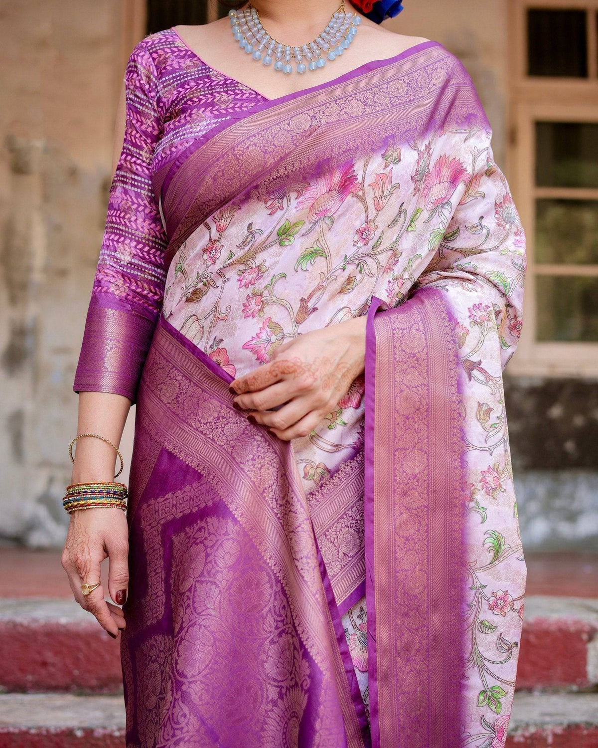 Graceful Lavender Banarasi Silk Saree with Floral Design and Zari