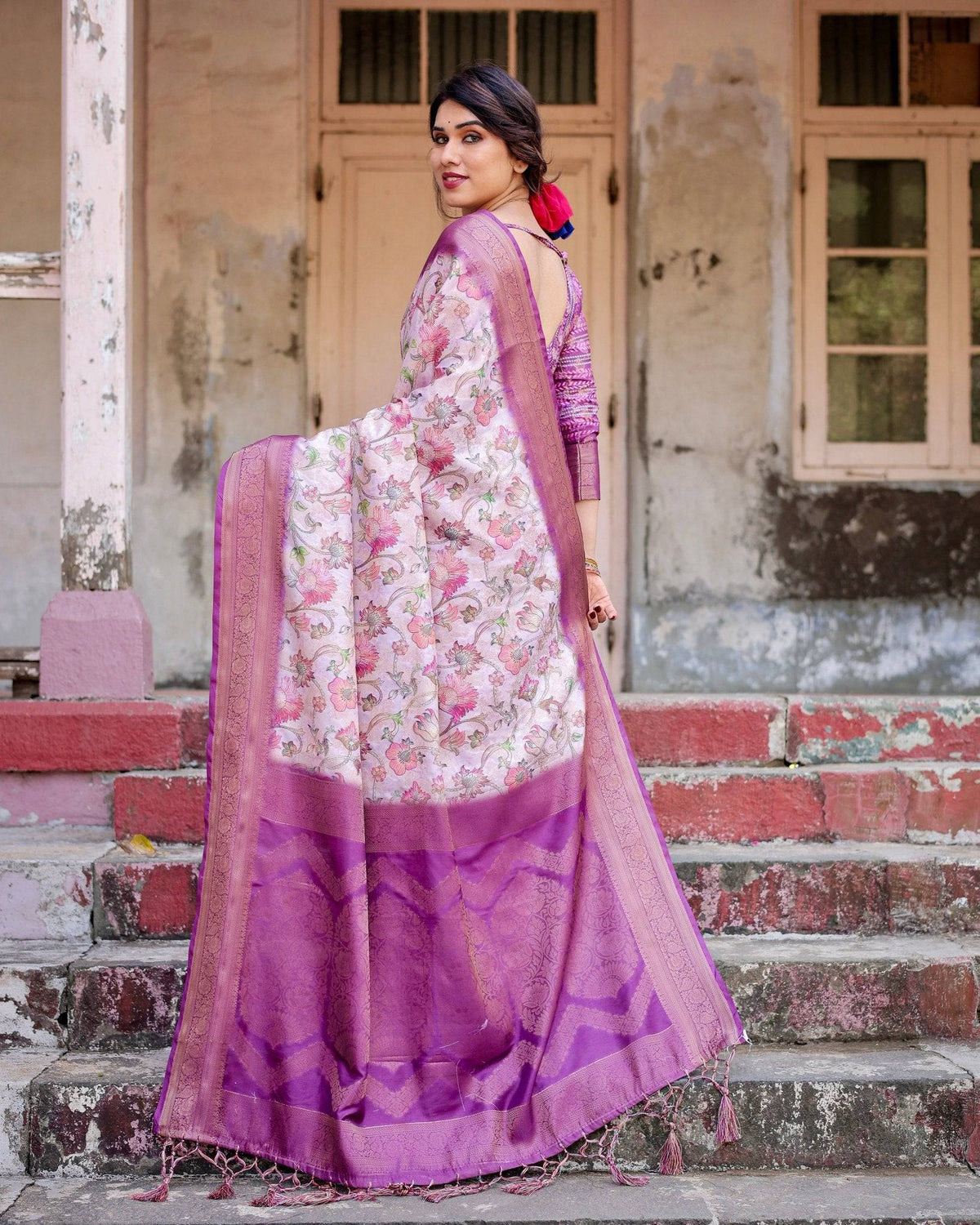 Graceful Lavender Banarasi Silk Saree with Floral Design and Zari