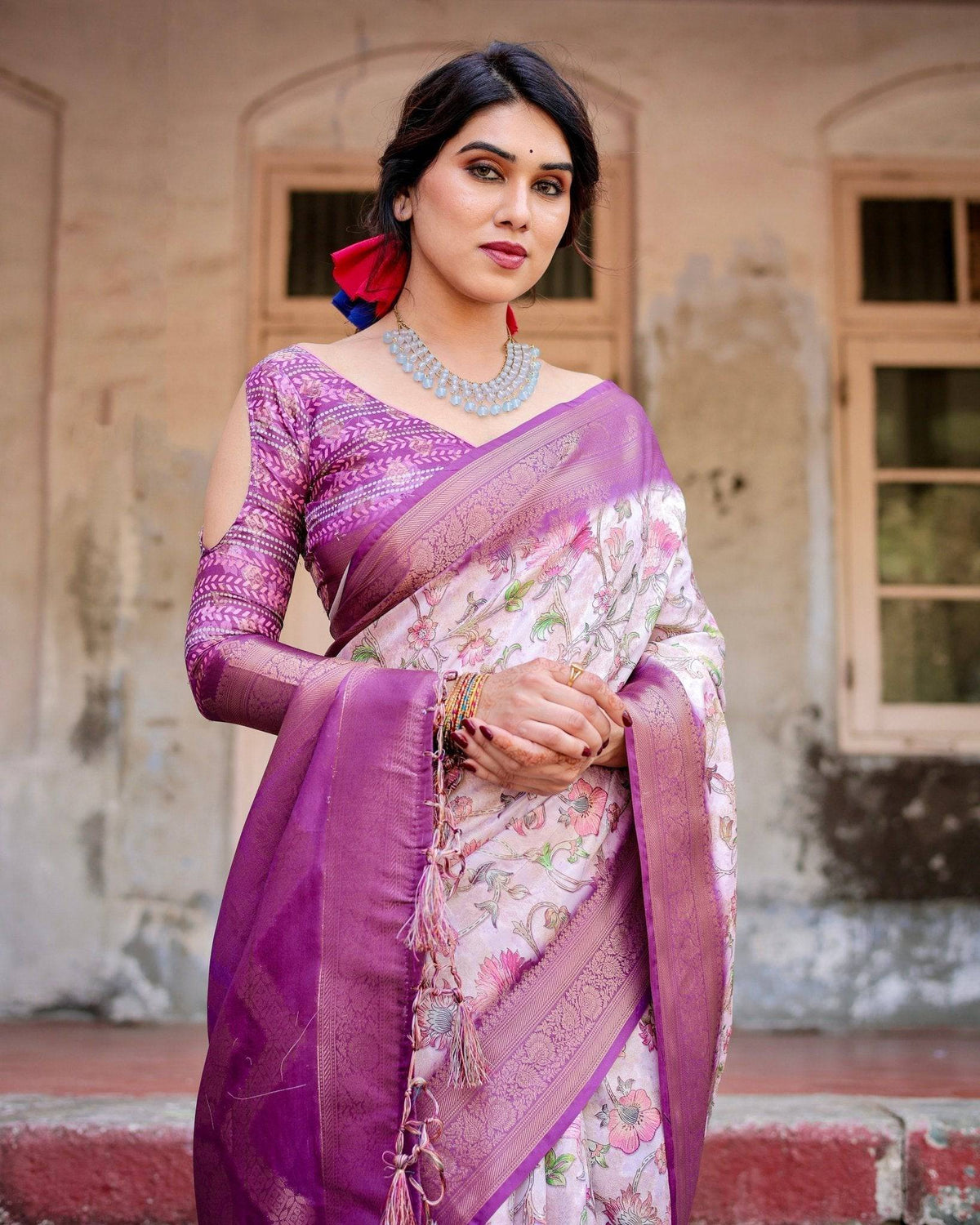 Graceful Lavender Banarasi Silk Saree with Floral Design and Zari