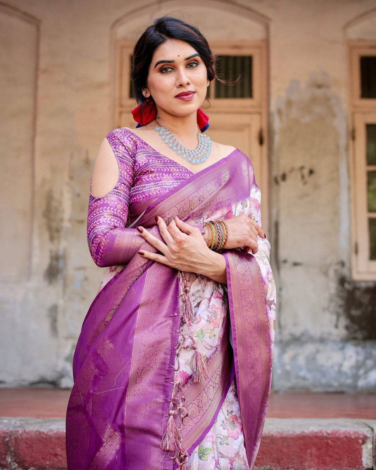 Graceful Lavender Banarasi Silk Saree with Floral Design and Zari