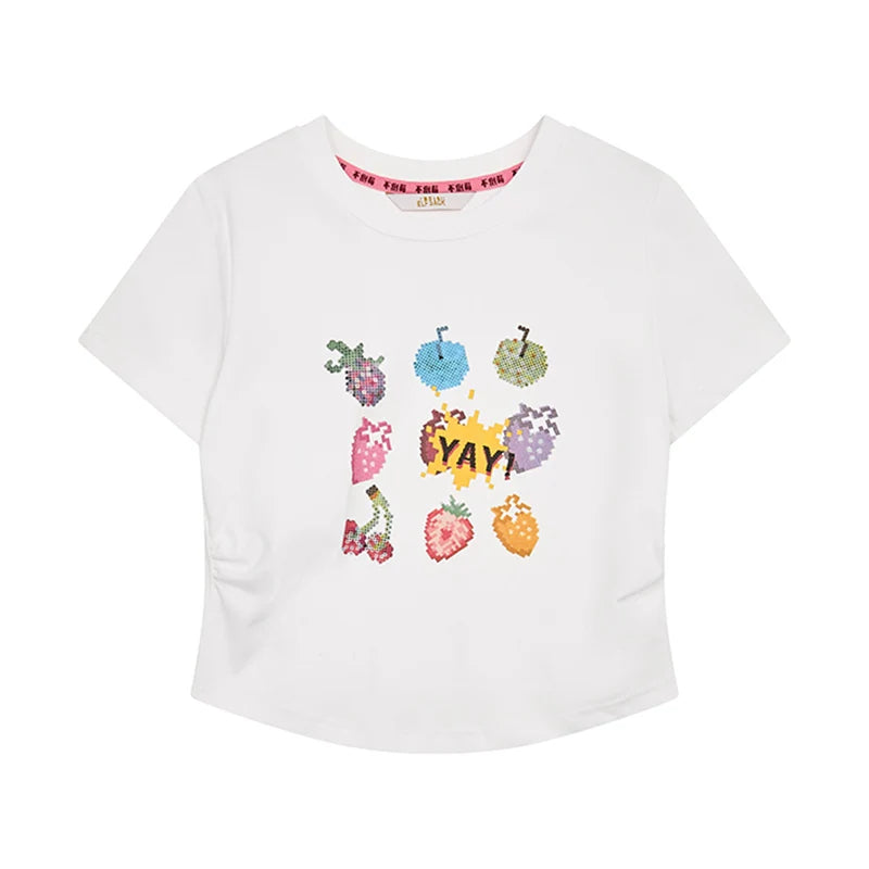 ELFSACK 2025 Summer New Arrivals White Fruit Print Pleated Short Sleeve Chic T-Shirt For Women