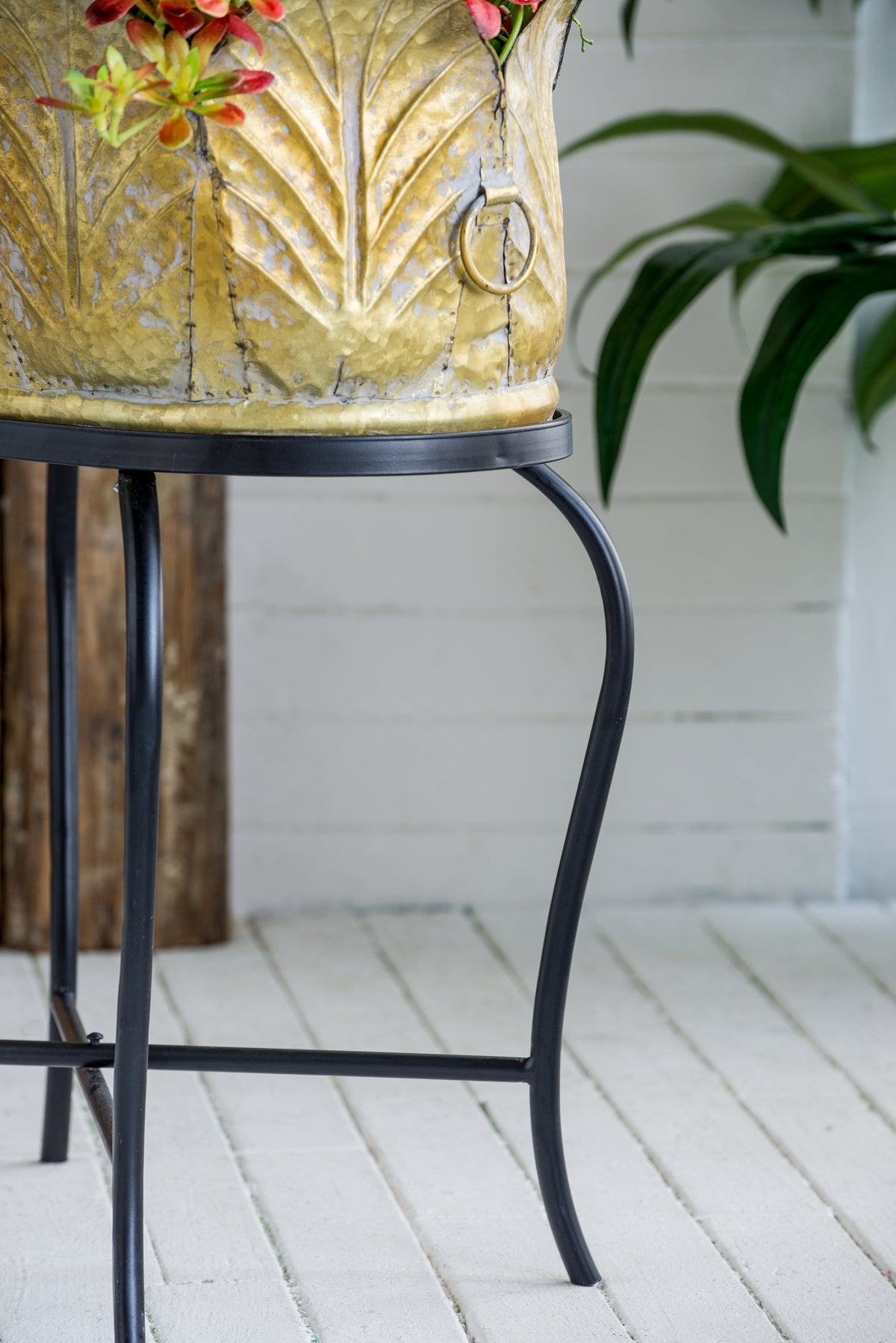 Set of 2 Metal Planters with Iron Leg Stands in Graduated Sizes