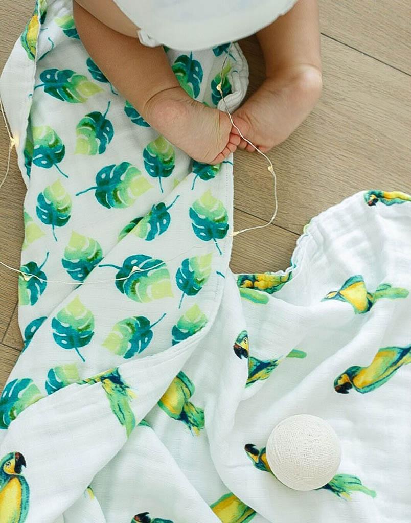 ORGANIC SNUG BLANKET - PARROTS