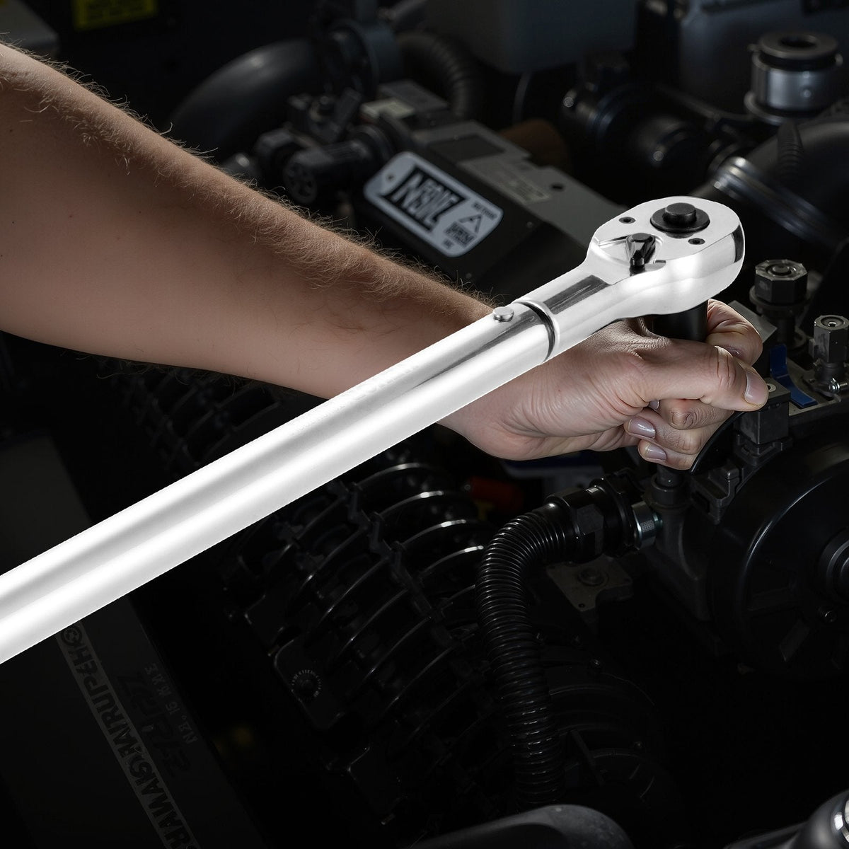 VEVOR Click Torque Wrench, 3/4 Inch Drive, 100-600 lbf-ft /